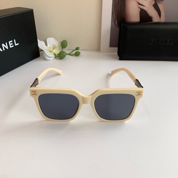 Sleek Lines Chanel Off-White Square Sunglasses - Picture 6 of 8